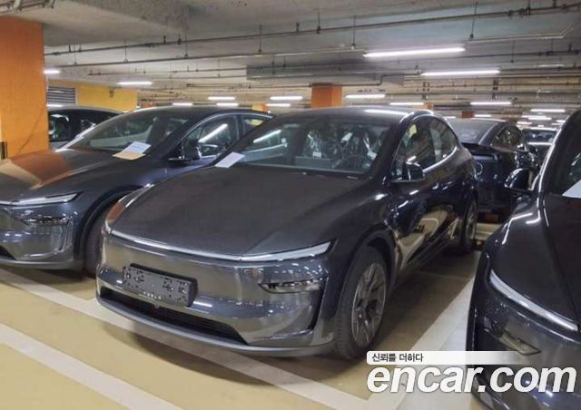 Tesla Model Y L Long Range AWD — пробег 1 км — фото 2 из 5