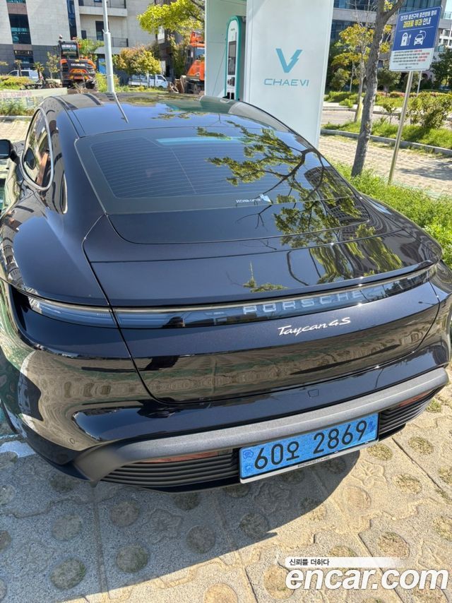 Porsche Taycan 4S — пробег 25 000 км — фото 4 из 5