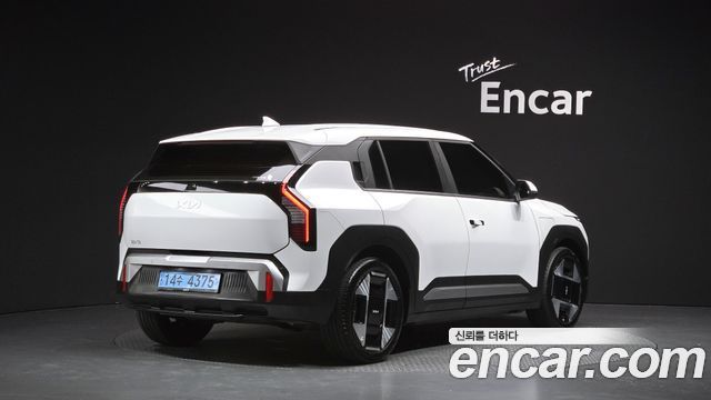 Kia EV3 Long Range 2WD AIr — пробег 30 940 км — фото 2 из 5