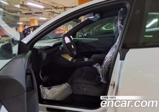 Tesla Model Y L Long Range AWD — пробег 1 км — фото 4 из 5