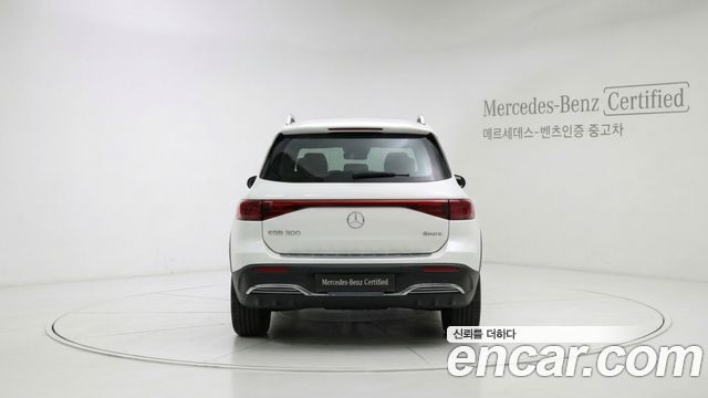 Mercedes-Benz EQB EQB300 4MATIC AMG Line — пробег 4 921 км — фото 4 из 5