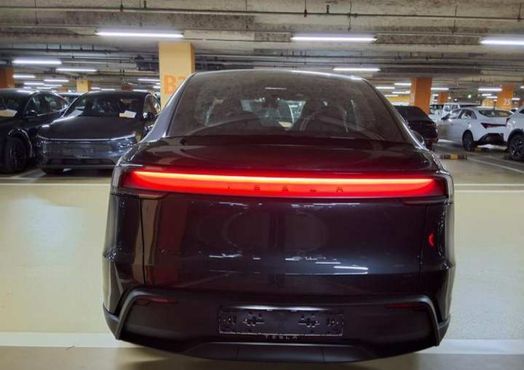 Tesla Model Y L Long Range AWD — пробег 1 км — фото 3 из 5