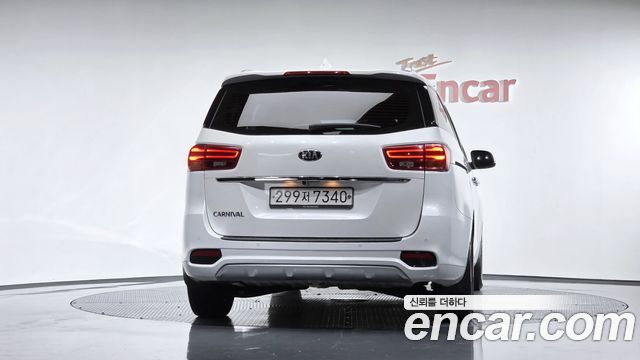Kia Carnival из Кореи Encar