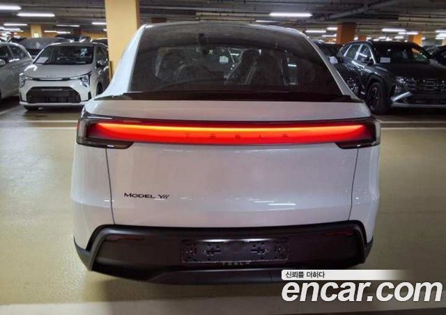 Tesla Model Y L Long Range AWD — пробег 1 км — фото 3 из 5