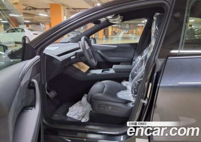 Tesla Model Y L Long Range AWD — пробег 1 км — фото 4 из 5
