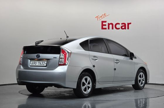 Toyota Prius 1.8 E — пробег 154 334 км — фото 2 из 5