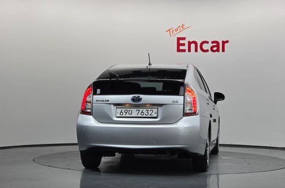Toyota Prius 1.8 E — пробег 154 334 км — фото 4 из 5