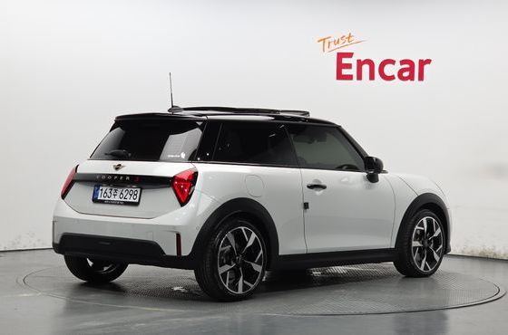Mini Cooper Favoured — пробег 3 389 км — фото 2 из 5
