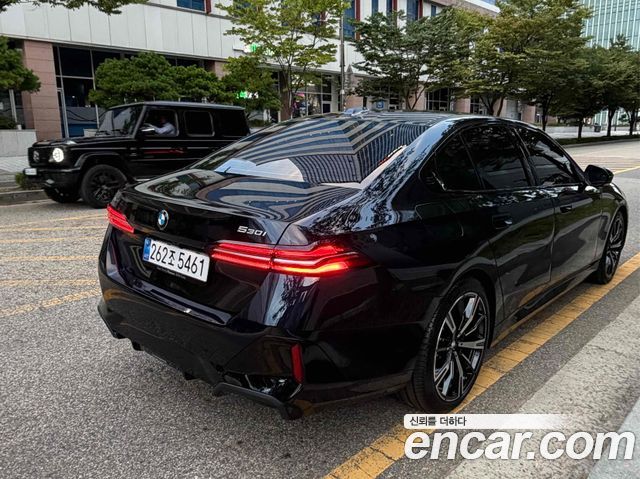 BMW 5-Series 530i xDrive M Sport — пробег 14 км — фото 3 из 5