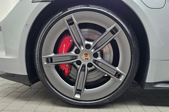 Porsche Taycan GTS — пробег 8 115 км — фото 5 из 5