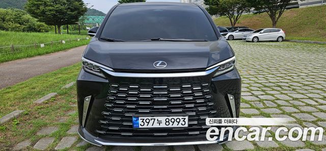 Lexus LM 500h Executive — пробег 9 км — фото 1 из 5