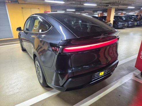 Tesla Model Y L Long Range AWD — пробег 1 км — фото 2 из 5