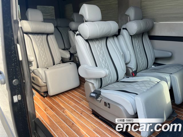 Hyundai Solati 11-Seater Luxury — пробег 60 440 км — фото 3 из 5