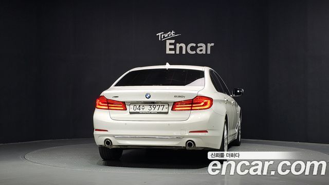BMW 5-Series 530i xDrive Luxury Plus — пробег 84 439 км — фото 4 из 5