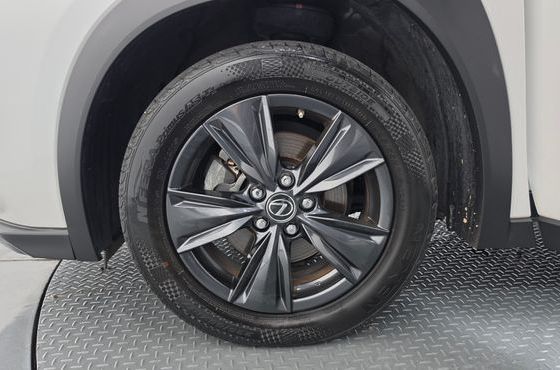 Lexus UX 2.0 2WD — пробег 90 347 км — фото 5 из 5