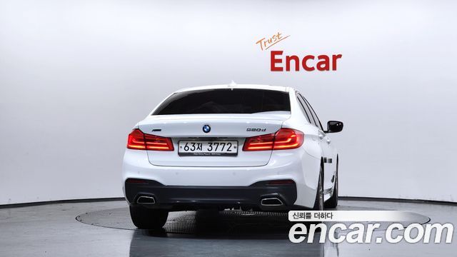 BMW 5-Series 520d xDrive M Sport Package — пробег 114 412 км — фото 4 из 5