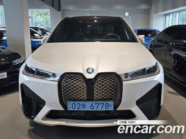 BMW iX xDrive40 First Edition — пробег 44 030 км — фото 3 из 5