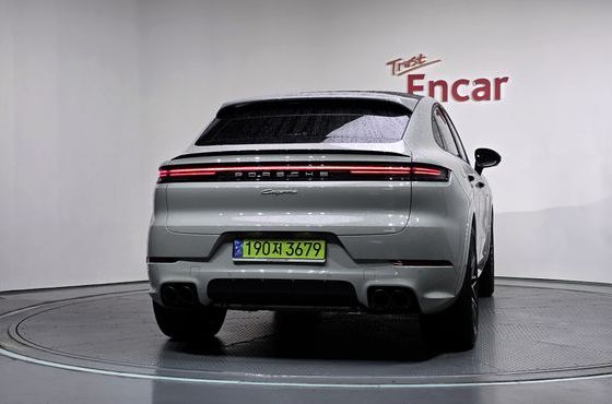 Porsche Cayenne 3.0 E-Hybrid Coupe — пробег 15 975 км — фото 4 из 5
