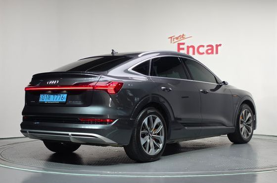 Audi e-tron 55 Quattro Sportback — пробег 86 304 км — фото 2 из 5