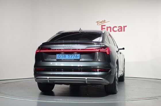 Audi e-tron 55 Quattro Sportback — пробег 86 304 км — фото 4 из 5