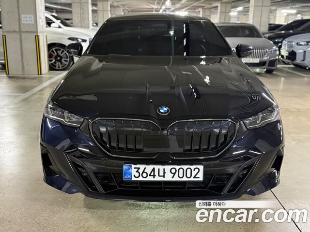 BMW 5-Series 520i M Sport — пробег 7 996 км — фото 2 из 5