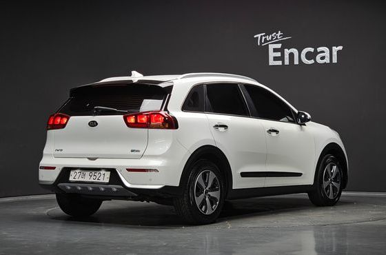 Kia Niro Luxury — пробег 137 988 км — фото 2 из 5
