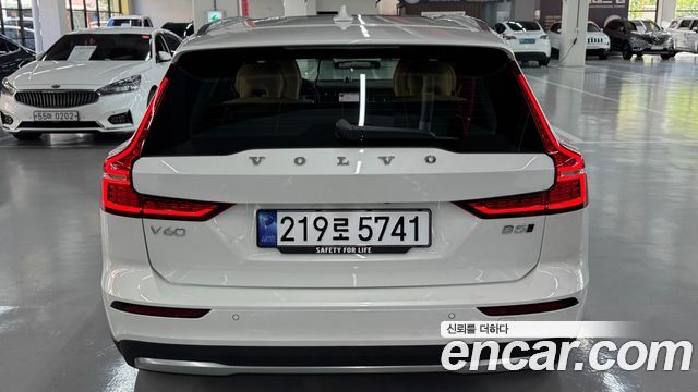 Volvo V60 B5 Ultra AWD — пробег 1 711 км — фото 4 из 5