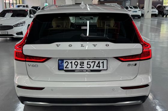 Volvo V60 B5 Ultra AWD — пробег 1 711 км — фото 4 из 5