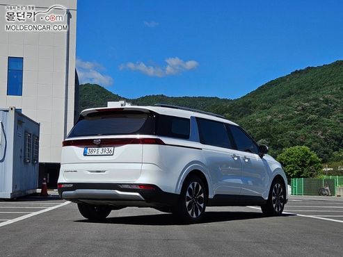 Kia Carnival Diesel 9-Seater Prestige — пробег 81 537 км — фото 4 из 5