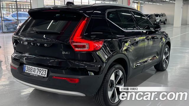 Volvo XC40 B4 Ultra Bright — пробег 16 380 км — фото 2 из 5