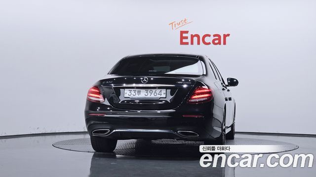 Mercedes-Benz E-Class E300 AMG Line — пробег 89 970 км — фото 4 из 5