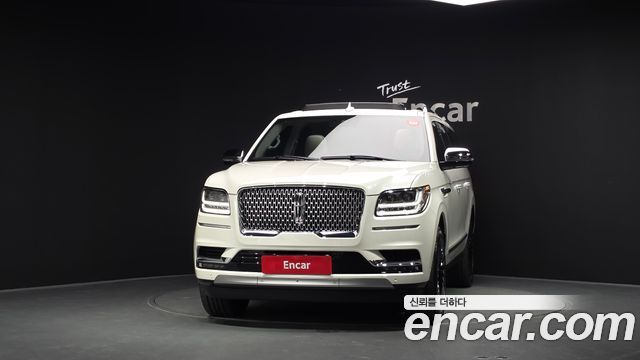 Lincoln Navigator 3.5L (8-Seater) — пробег 3 716 км — фото 3 из 5