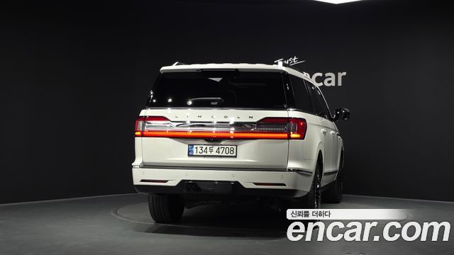 Lincoln Navigator 3.5L (8-Seater) — пробег 3 716 км — фото 4 из 5