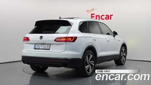 Volkswagen Touareg 3.0 TDI Premium — пробег 100 033 км — фото 2 из 5