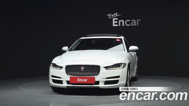 Jaguar XE 20t Prestige — пробег 92 401 км — фото 3 из 5