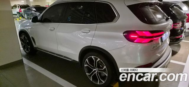 BMW X5 xDrive 50e xLine — пробег 7 062 км — фото 2 из 5