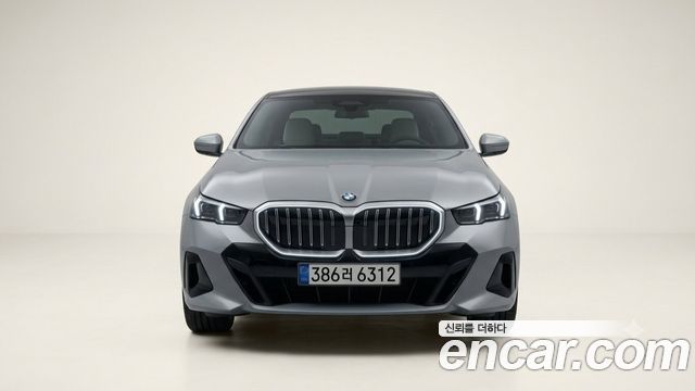 BMW 5-Series 520i M Sport — пробег 4 371 км — фото 2 из 5