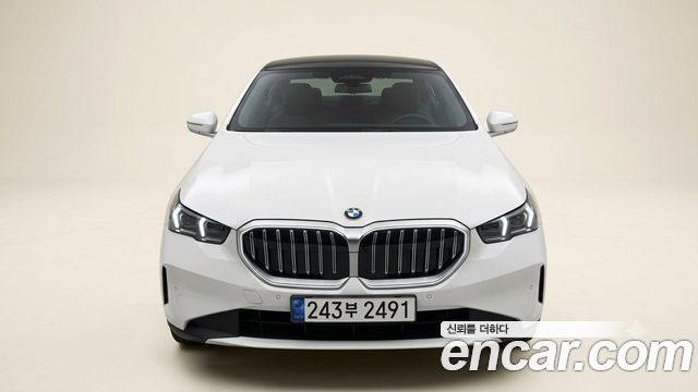 BMW 5-Series 530i xDrive — пробег 7 952 км — фото 2 из 5