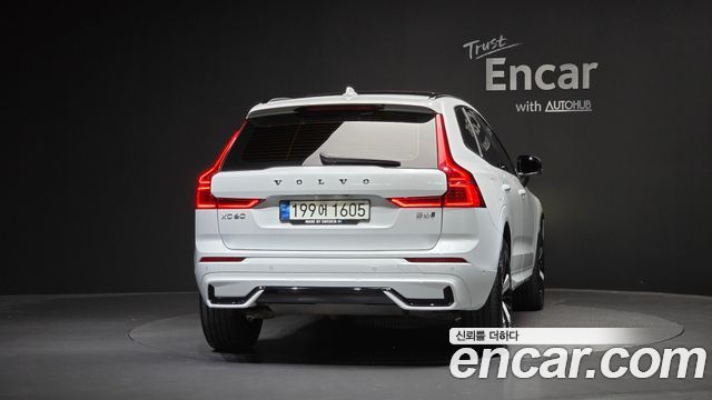 Volvo XC60 B6 R-Design — пробег 115 824 км — фото 4 из 5