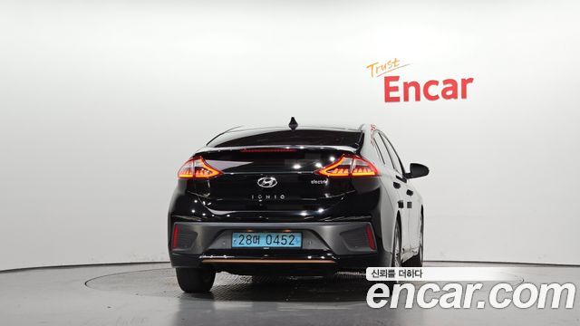 Hyundai Ioniq Q — пробег 132 785 км — фото 4 из 5