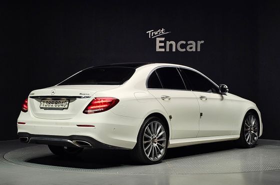 Mercedes-Benz E-Class E350 4MATIC AMG Line — пробег 111 232 км — фото 2 из 5