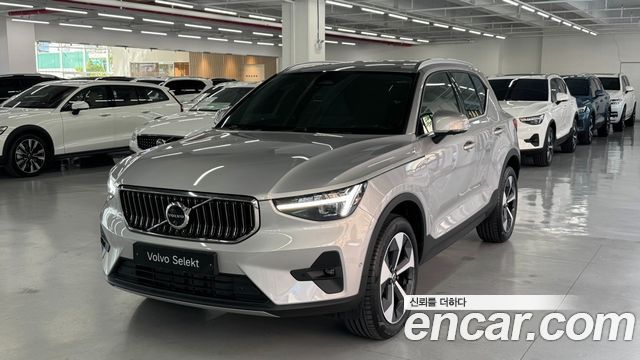 Volvo XC40 B4 Ultra Bright — пробег 4 614 км — фото 1 из 5