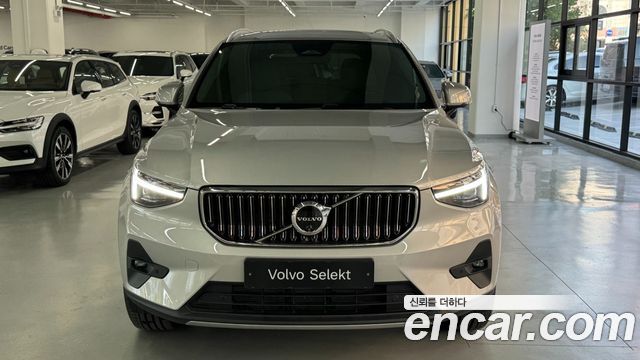 Volvo XC40 B4 Ultra Bright — пробег 4 614 км — фото 3 из 5