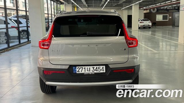 Volvo XC40 B4 Ultra Bright — пробег 4 614 км — фото 4 из 5