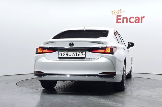 Lexus ES Luxury Plus — пробег 63 930 км — фото 4 из 5