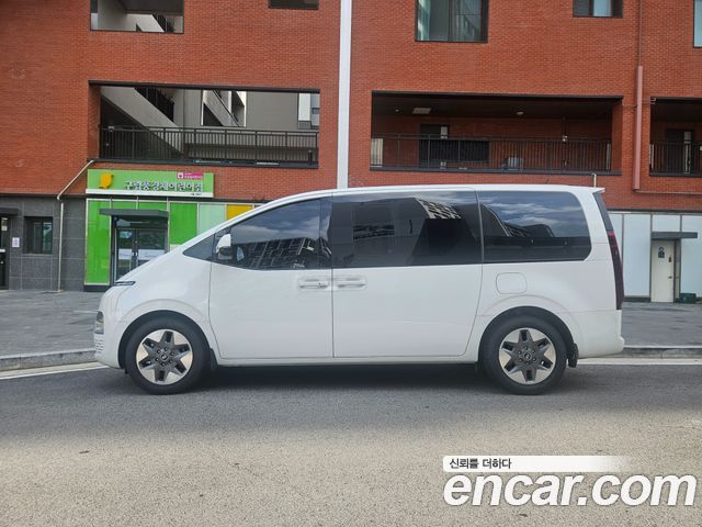 Hyundai Staria 4WD Tourer 11-Seater Modern — пробег 13 000 км — фото 2 из 5