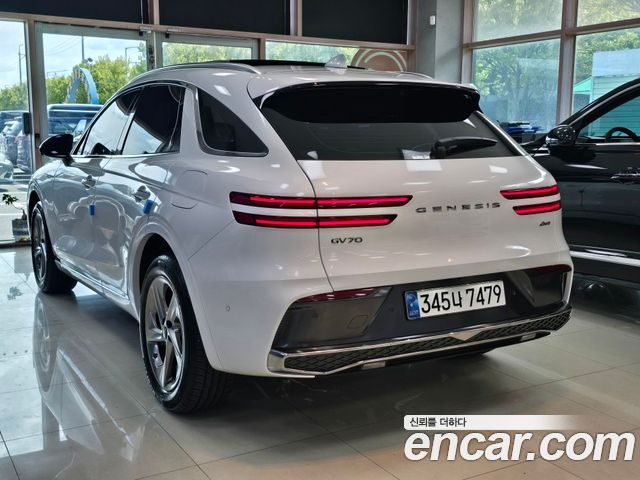 Genesis GV70 2.5T Gasoline AWD — пробег 4 458 км — фото 4 из 5