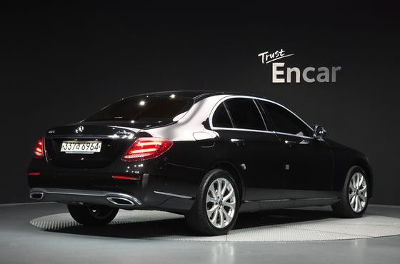 Mercedes-Benz E-Class E220d 4MATIC Exclusive — пробег 107 448 км — фото 2 из 5