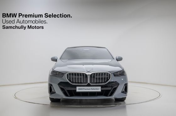 BMW 5-Series 530i xDrive M Sport — пробег 5 100 км — фото 2 из 5