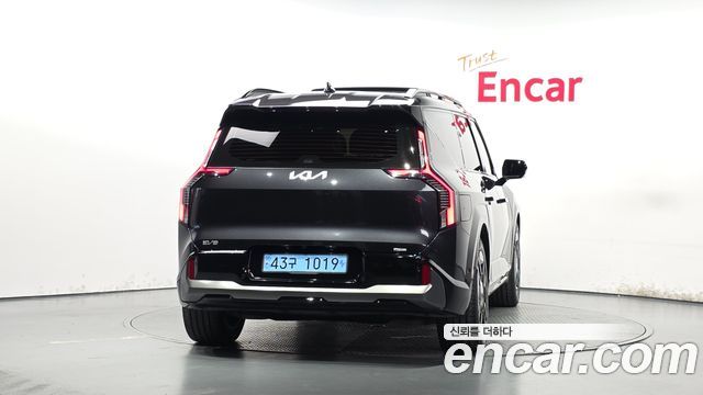 Kia EV9 Long Range 4WD GT Line — пробег 47 590 км — фото 4 из 5